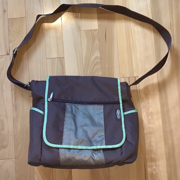 GRACO diaper bag - crossbody/over the shoulder - Picture 4 of 13